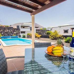https://villa-eleonor-playa-blanca-lanzarote.in-canary-islands.com
